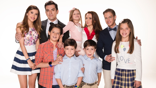 Portret rodziny Lascurain i nowej niani (fot. Televisa)